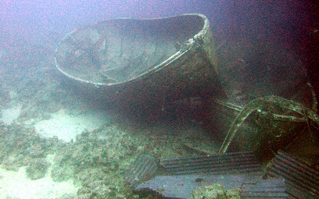 Лихой паромщик. Красное море (Египет), 15 декабря 1991 года. Если вы бывали в Египте, то знаете, что ПДД на улицах крупных туристических муравейников всего лишь условность. На море творится