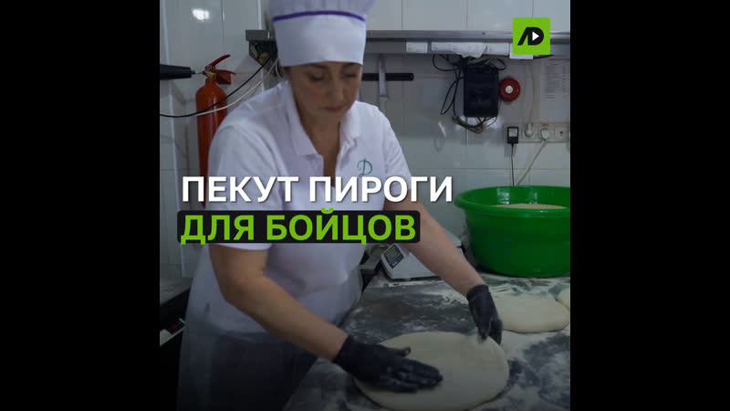 Кормят наших бойцов на