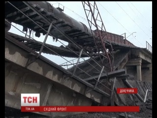 Невідомі підірвали міст на ділянці Донецьк-Слов'янськ поблизу Новобахмутівки #ТСН