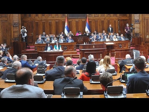 Skupšina: Putin nudi, poslanici u strahu ako Srbija bude nuklearna