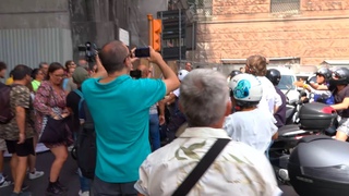 LIVE Napoli, protesta per stop al Reddito di Cittadinanza, Galleria Vittoria bloccata: diretta video