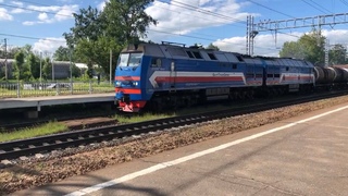 Пошел на взлет!. Воющий 2ТЭ25КМ-0449 БалтСервисТранс набирает обороты на станции Сиверская.